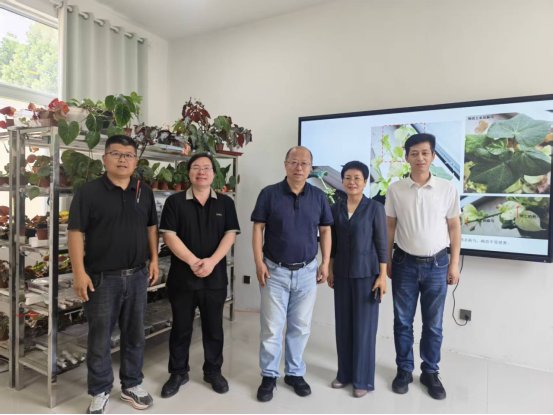 对实验室的创新成效给予了高度评价