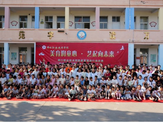 让师生近距离领略非遗与传统戏曲文化魅