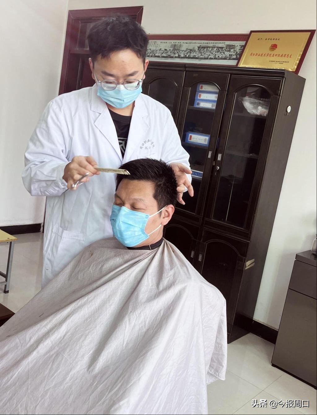部分教师和部门工作人员住校在岗工作