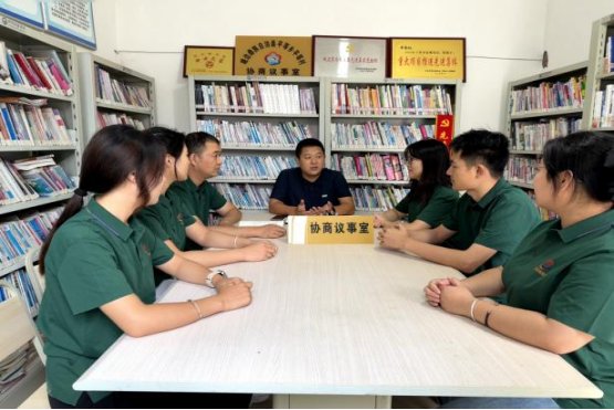 结合群众务工就业