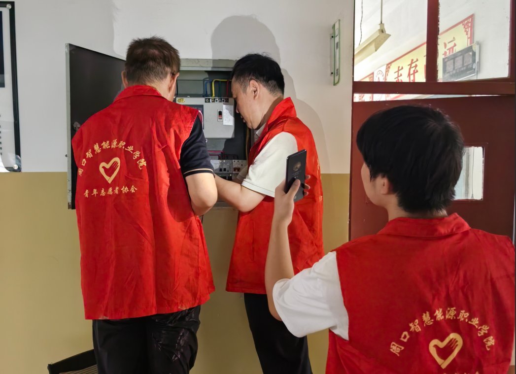 现场指导清淤除障